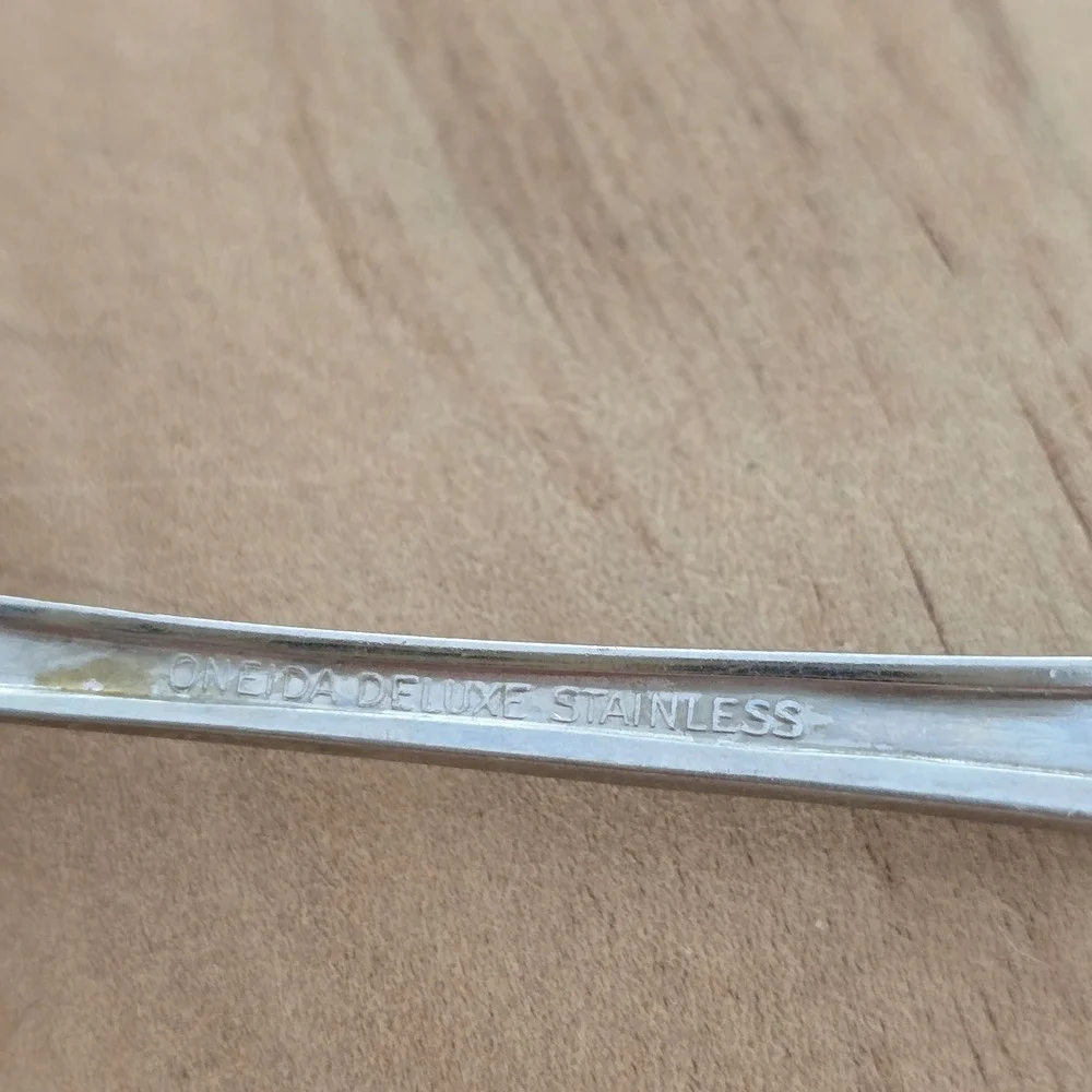 Proposal Oneida‎ Deluxe Stainless Spoon Floral Pattern Vintage 1980